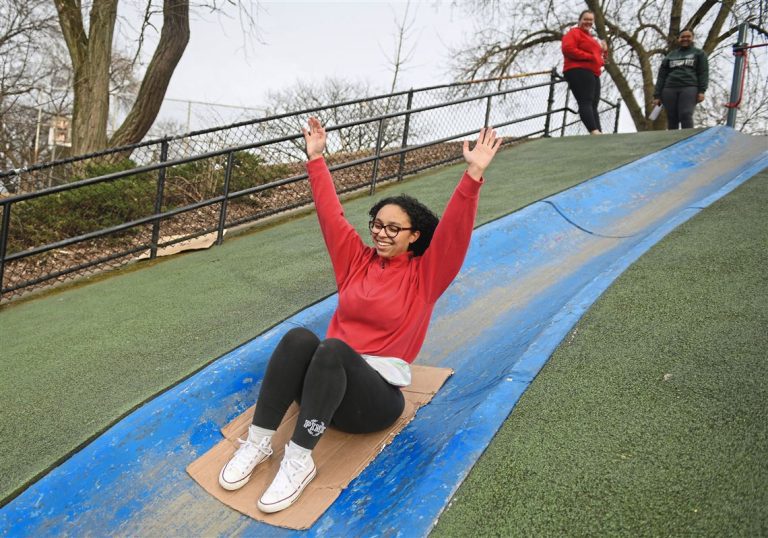 20190311smBlueSlide01 1552343902 768x538