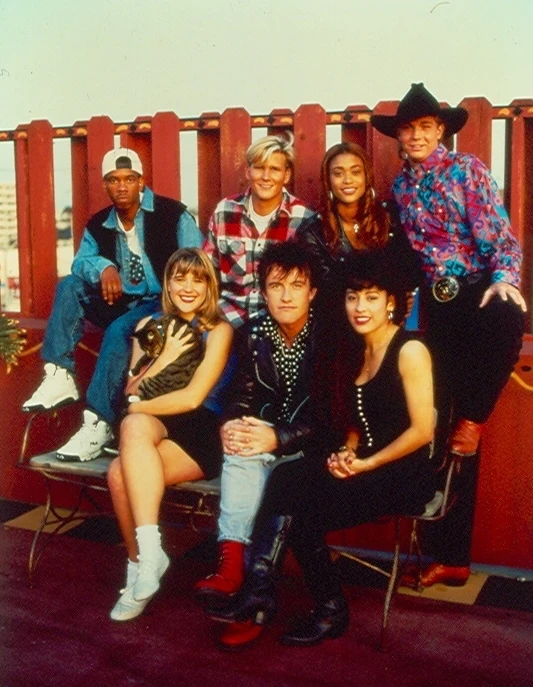 Season2 cast 1 Los Angeles Group Photo 2 1493218137