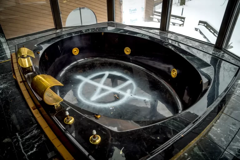 abandoned mike tyson mansion ohio small461 768x513