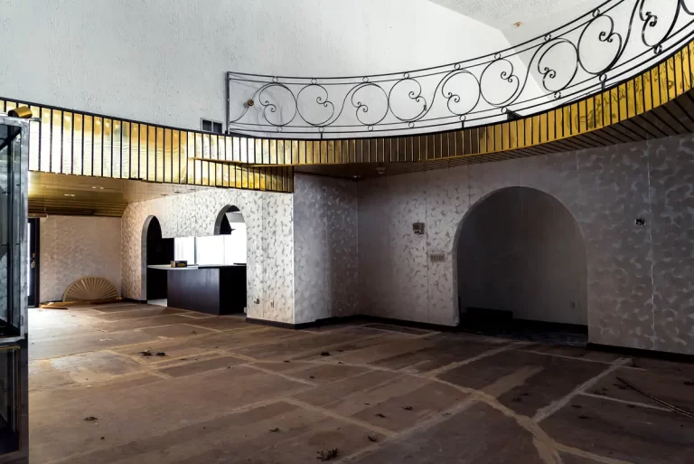 abandoned mike tyson mansion ohio small511 768x513