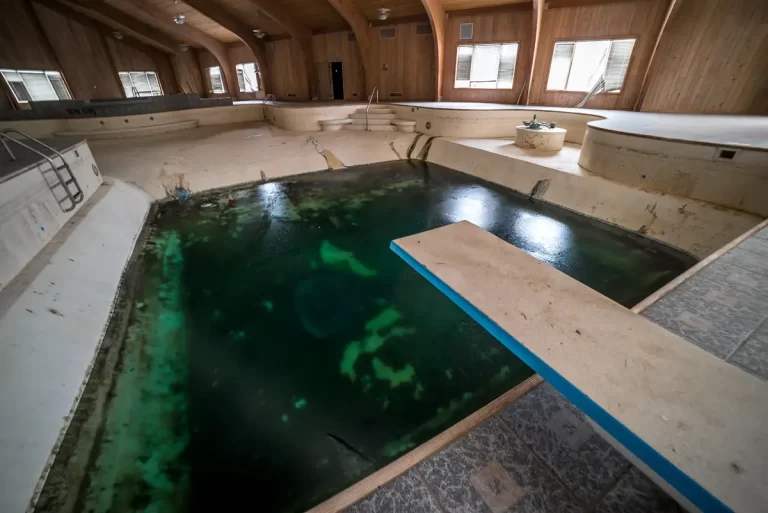 abandoned mike tyson mansion ohio small551 768x513