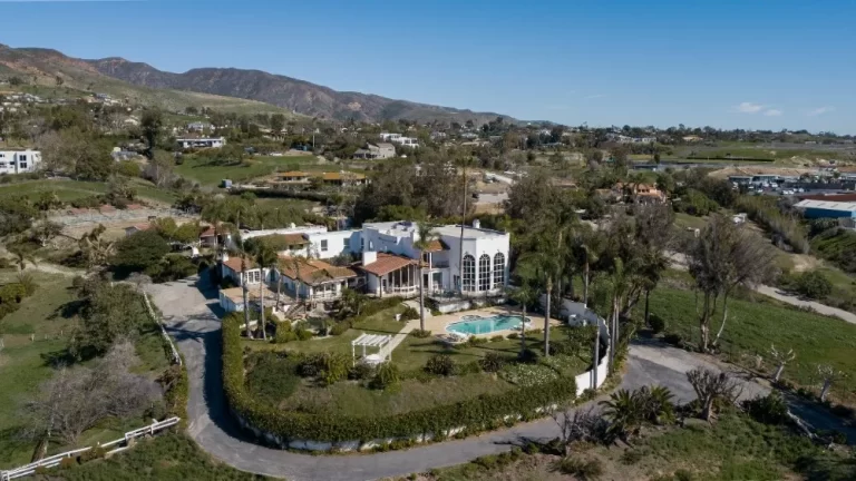 30333MorningViewDr MalibuCalifornia DECalifornia Agent DouglasElliman Photography 109160280 high res 768x432